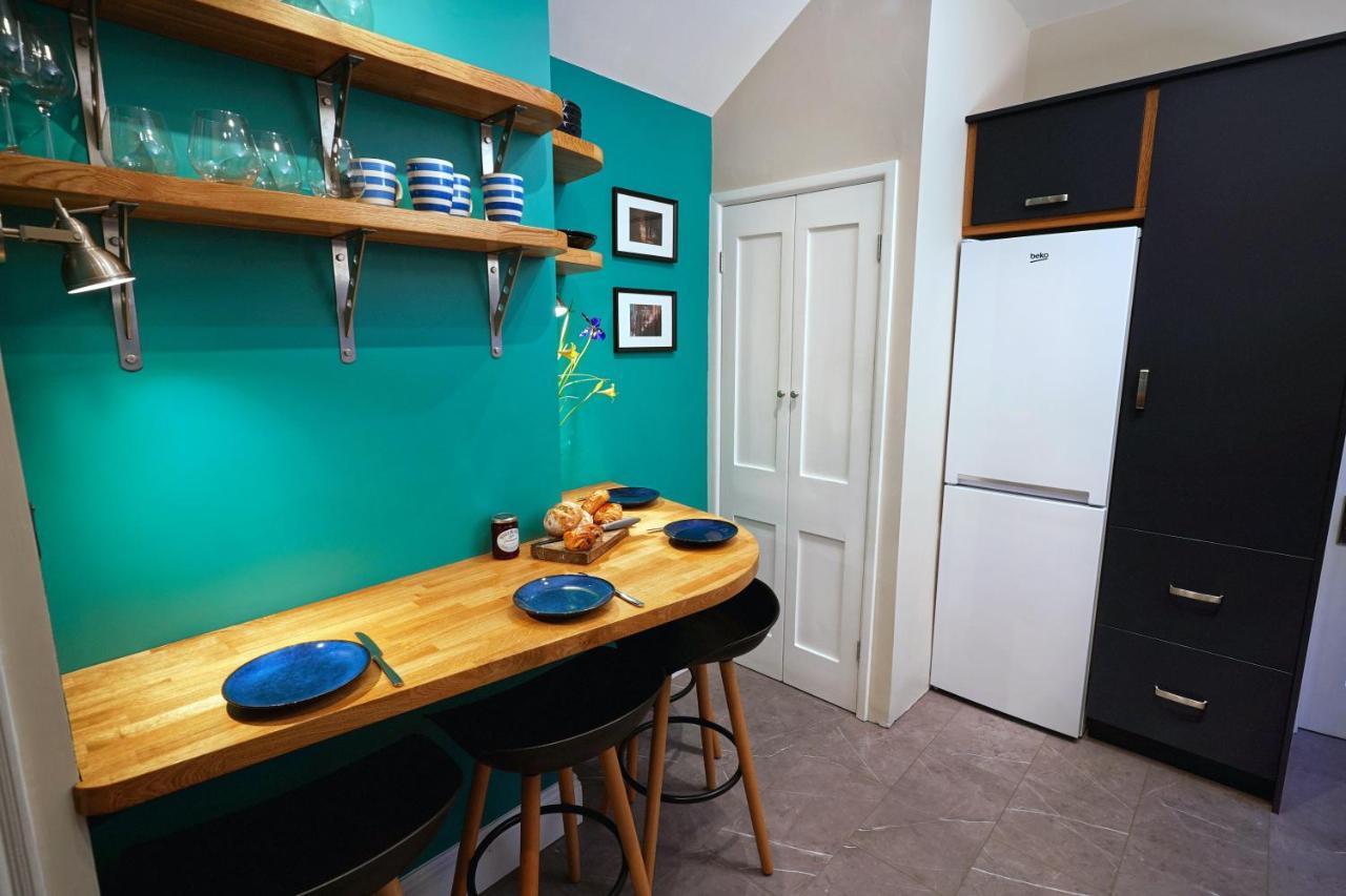 Tastefully Decorated 1-Bed With Free Parking - At Hem Lejlighed Winchester Eksteriør billede